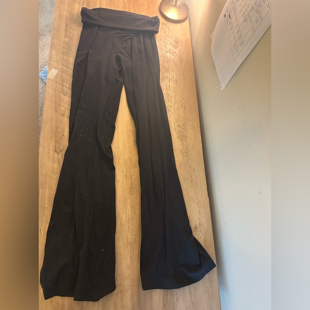 Lululemon Grovve Nulu Super-High-Rise Flared Pant 
Regular
Color: black 
Size: 4